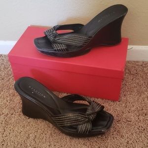 Women's black wedges